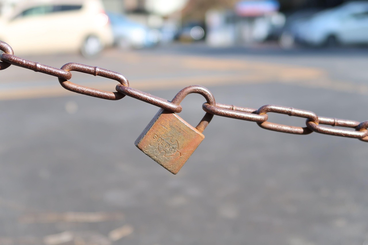 service professionnel de serrurerie : intervention rapide, ouverture de porte, changement de serrure et installation de systèmes de sécurité pour votre maison ou votre entreprise.