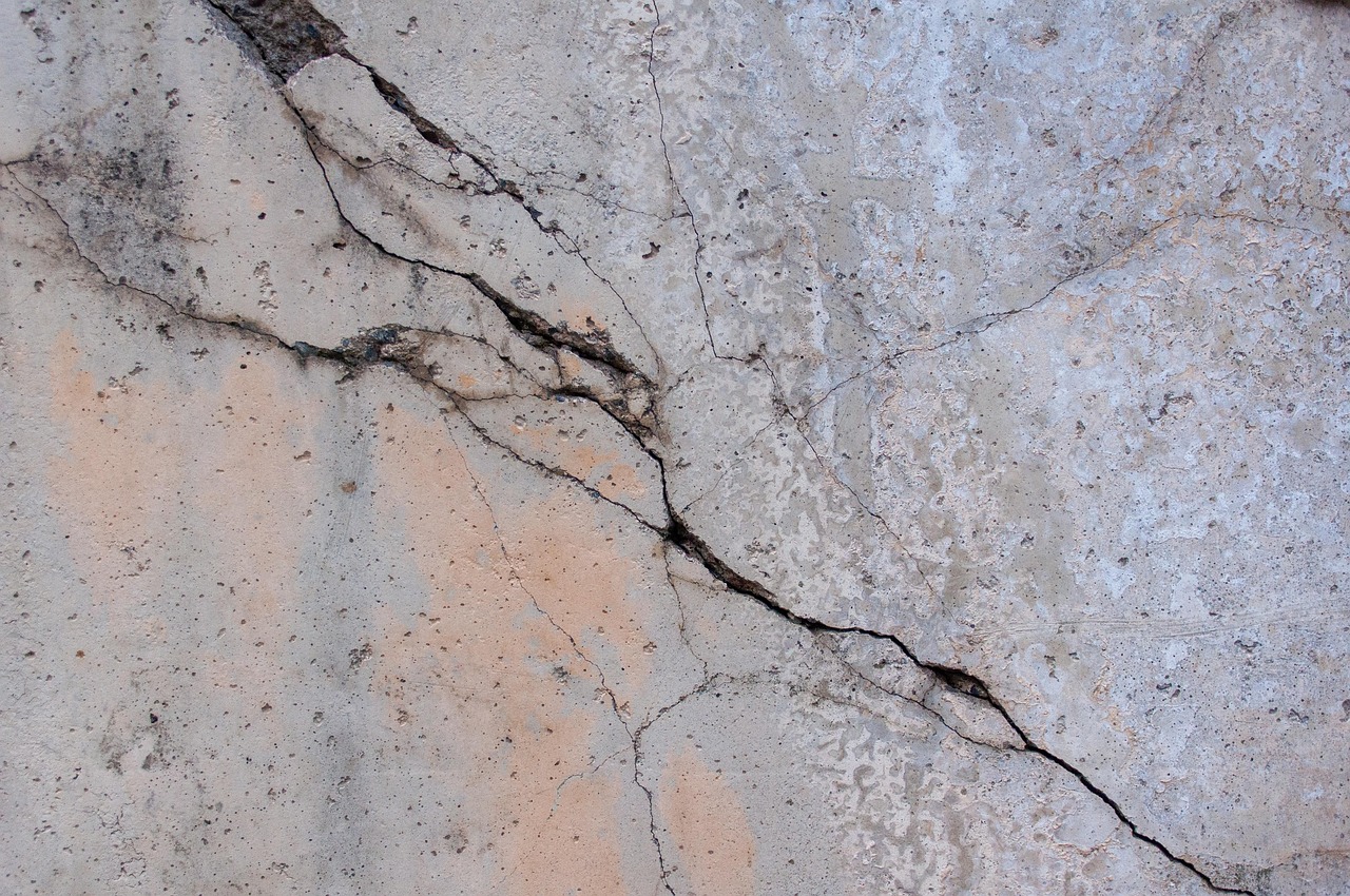 Pourquoi mon mur présente-t-il des fissures et quand faut-il s'inquiéter ? découvrez les causes des fissures dans les murs, comment les prévenir et les solutions pour les réparer efficacement.