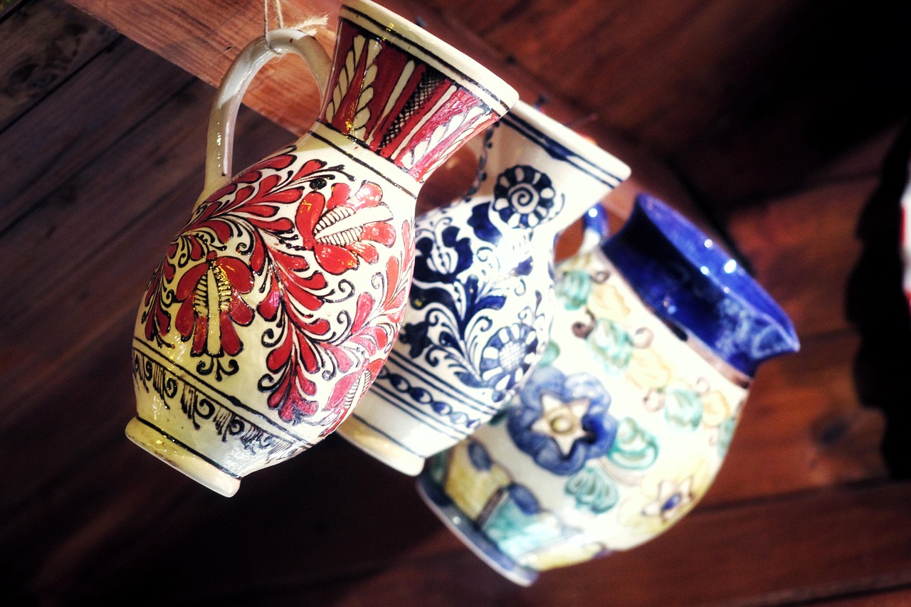 Tout savoir sur la faïence : histoire, fabrication et usages