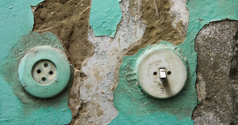 Norme hauteur interrupteur et prise : le guide pour tout installer