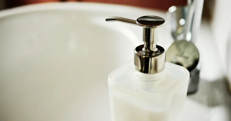 Prise salle de bain : le piège des volumes, pas seulement des hauteurs